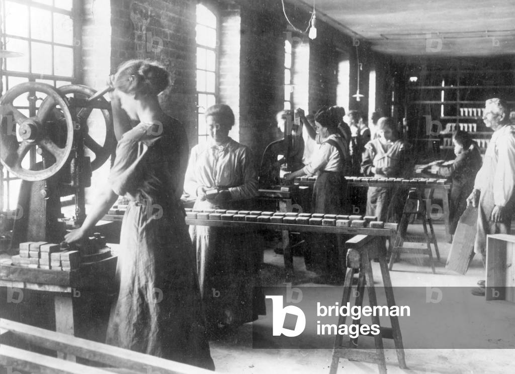 Women during soap production, 1917 (b/w photo)