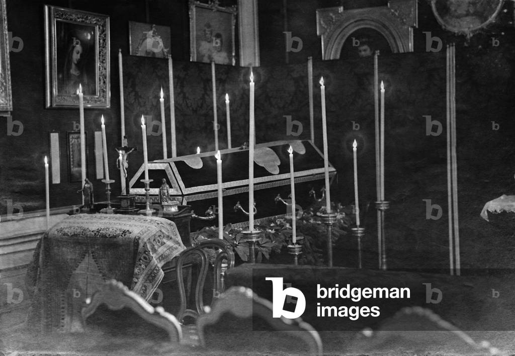 Laying out of the coffin of Emperor Franz Joseph I in the Schoenbrunn Palace, 1916 (b/w photo)