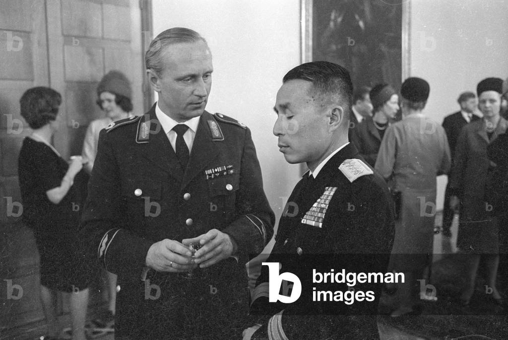 Reception at the Palais Schaumburg in Bonn, 1964 (b/w photo)