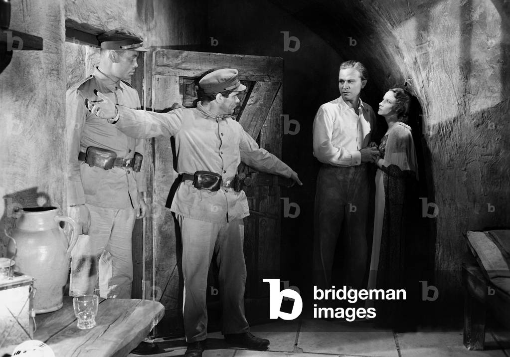 Gustav Froehlich and Ruth Hellberg in 'In geheimer Mission', 1938 (b/w photo)