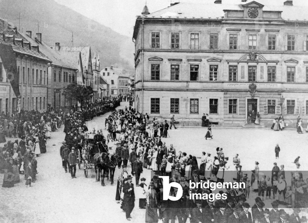 March in Graslitz in northern Bohemia, 1899 (b/w photo)
