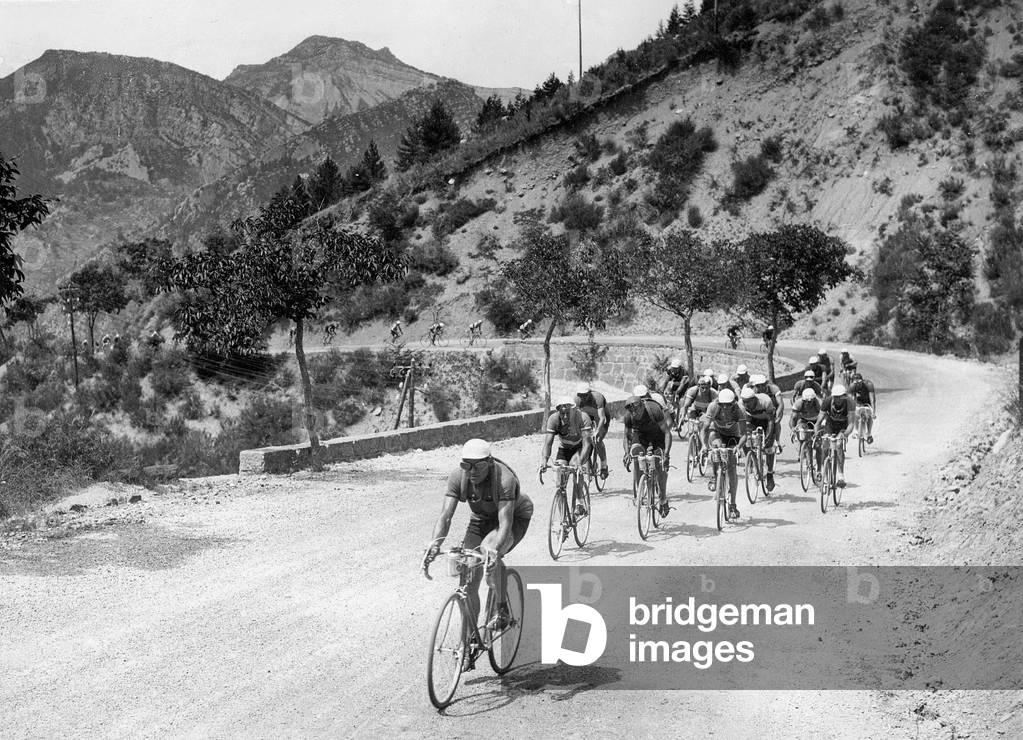 Felicien Vervaecke and the field in the mountains in the Tour de France, 1936 (b/w photo)