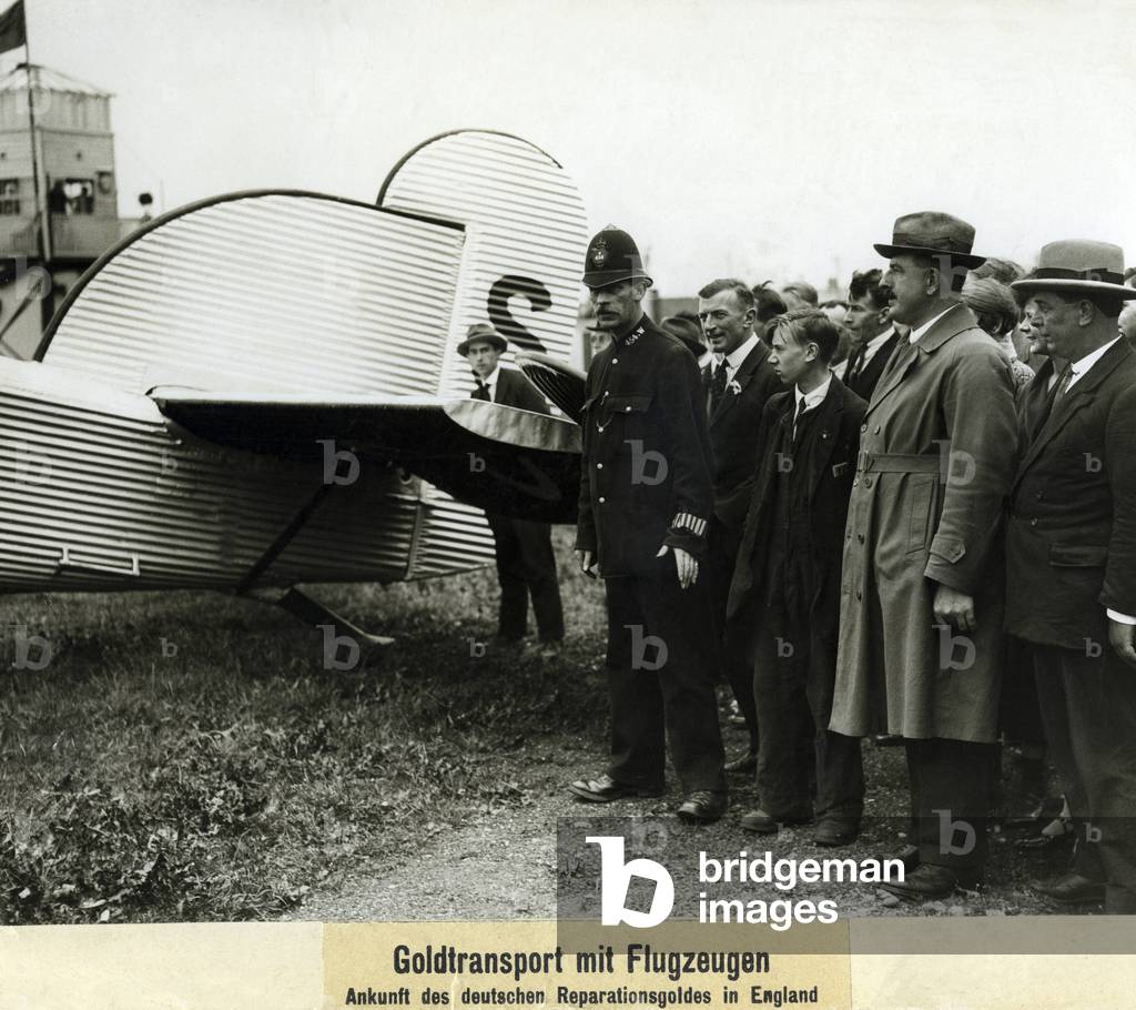 Gold transport to England, around the 1920s