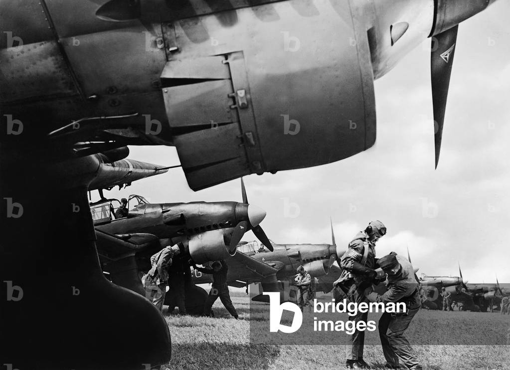 Take off preparations of a Junkers Ju 87, 1940 (b/w photo)