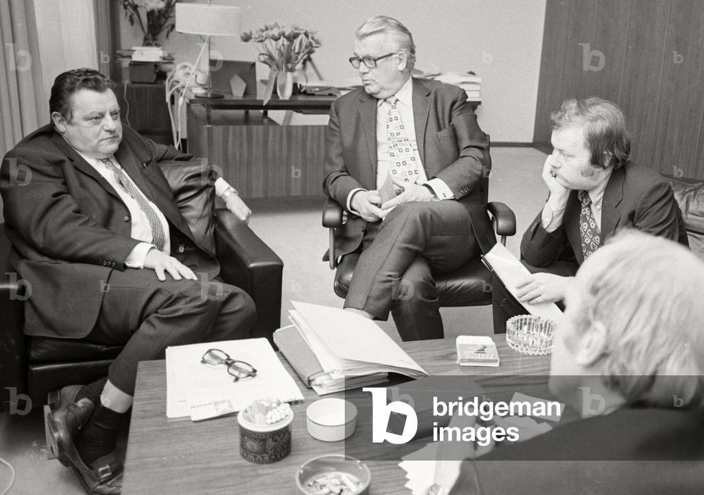 CSU party leader Franz Josef Strauß interviewed by Henri Nannen, 1971 (b/w photo)