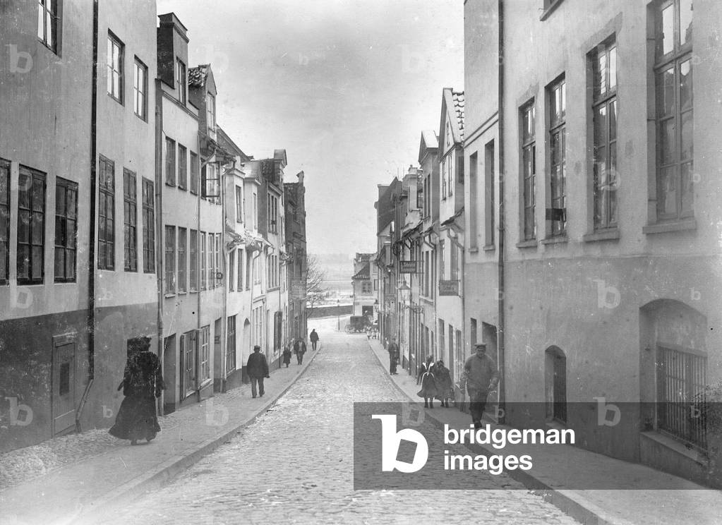 Small Groegelgrube in Luebeck, 1912 (b/w photo)