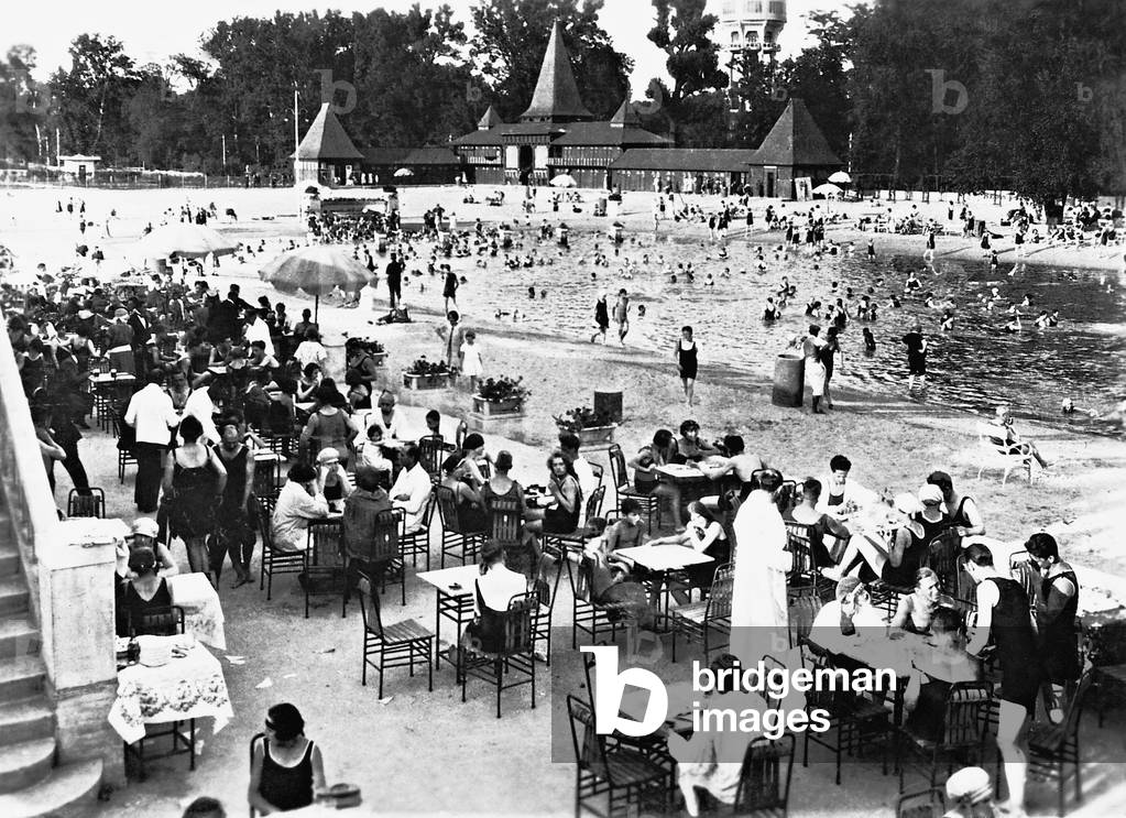 Margaret Bath in Budapest, 1928 (b/w photo)