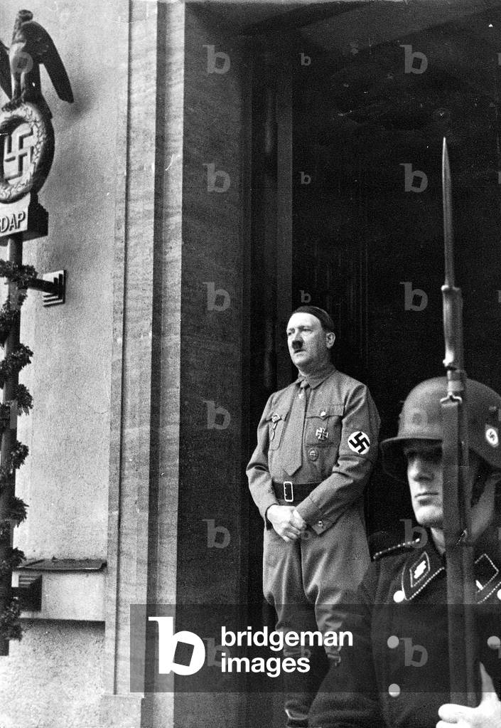HITLER - 'Brown House' (b/w photo)