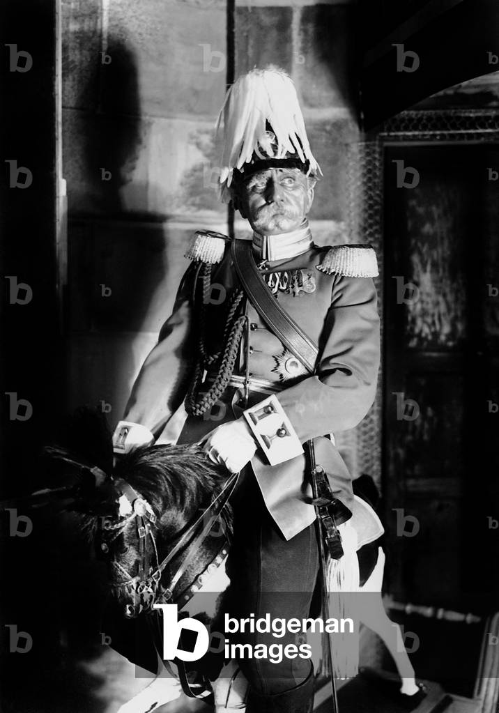 Max Guelstorff in 'The Fossil', 1927 (b/w photo)