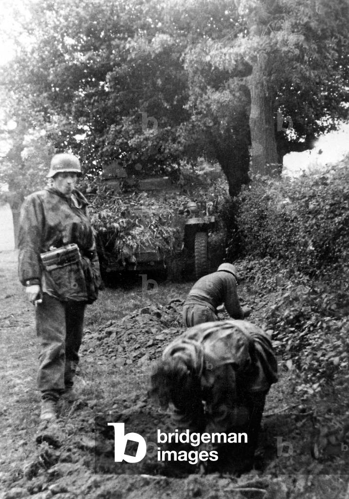 German infantry on the Western Front, 1944 (b/w photo)