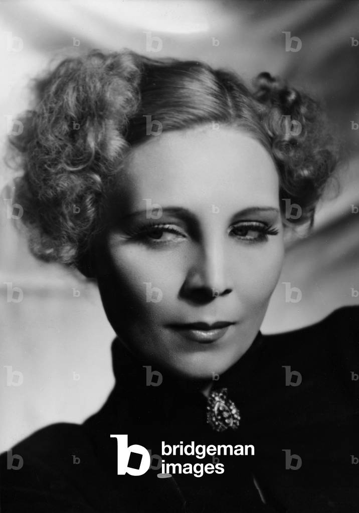 Hilde Koerber, 1940 (b/w photo)