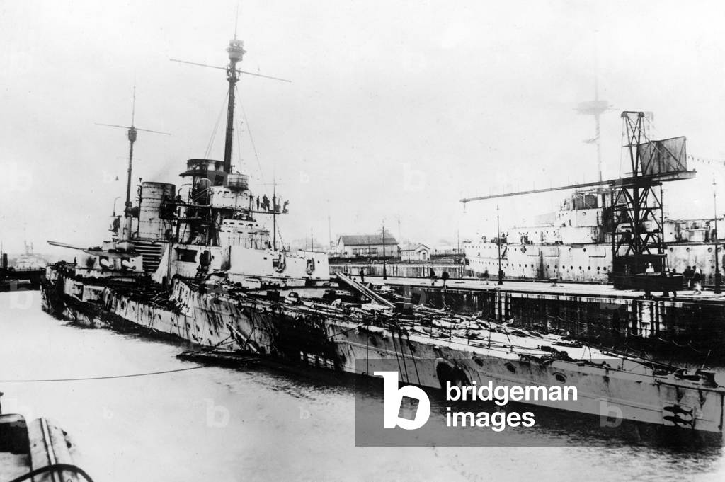 Damaged SMS Seydlitz, 1916 (b/w photo)