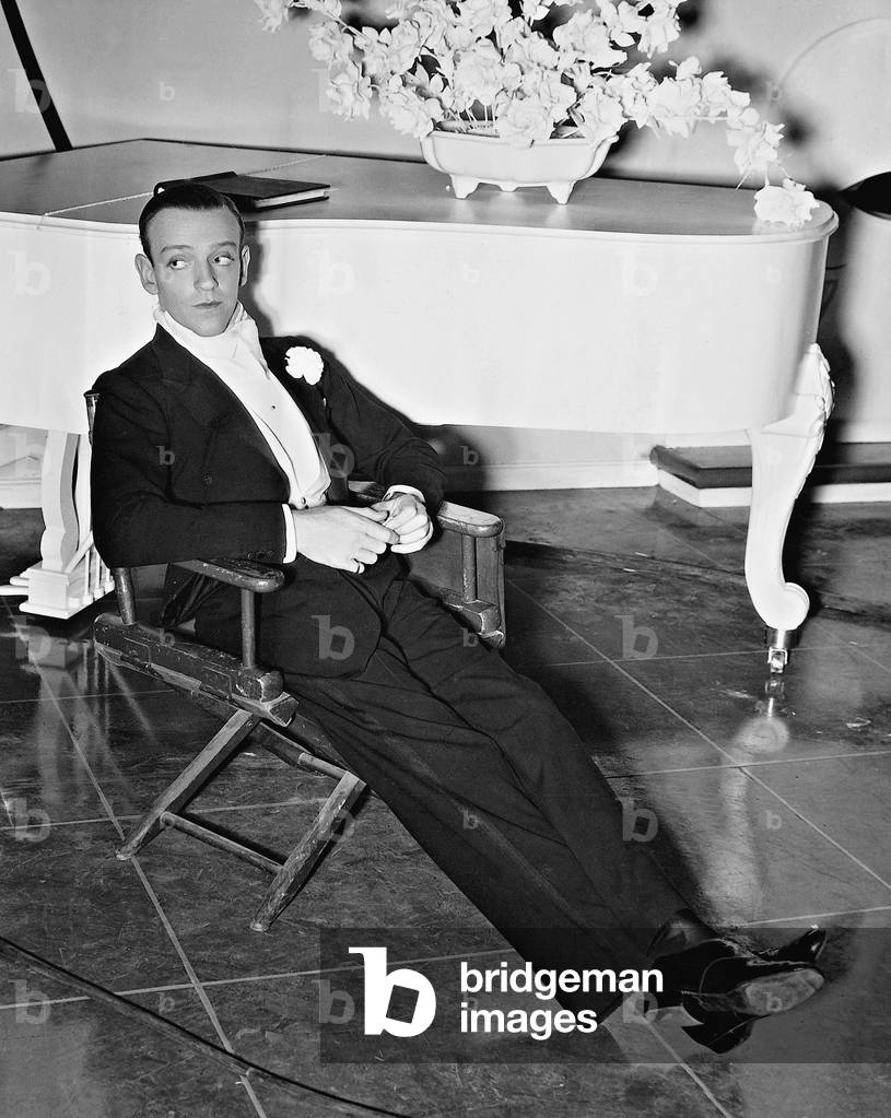 Fred Astaire in a shooting break of 'Top Hat', 1935 (b/w photo)