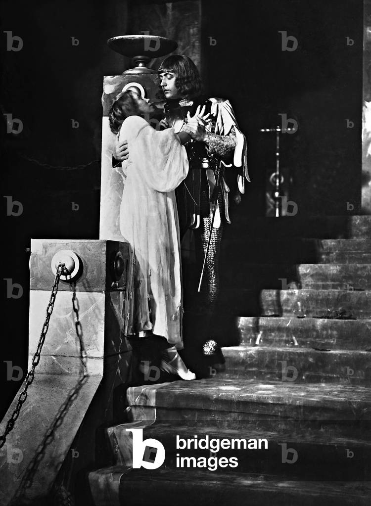 Helene Thimig and Carl Clewing in 'Svanevit (Swan-white)', 1913 (b/w photo)