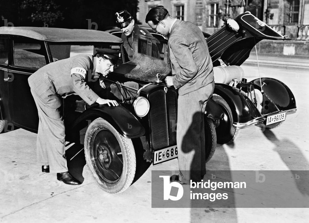 Technical inspection of a car in Berlin, 1934 (b/w photo)