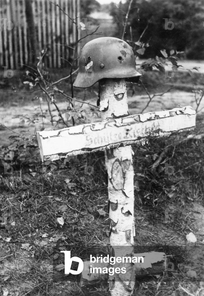 A German soldier's grave in Poland, 1939 (b/w photo)