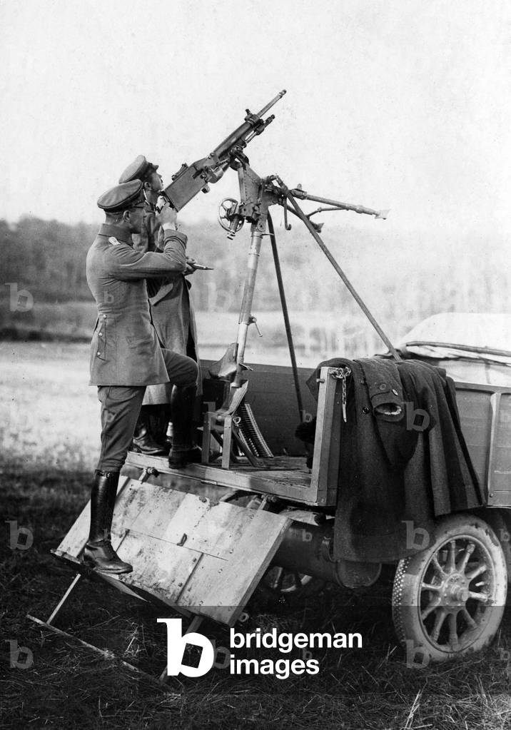 German anti-aircraft defence on the Western front, 1915 (b/w photo)