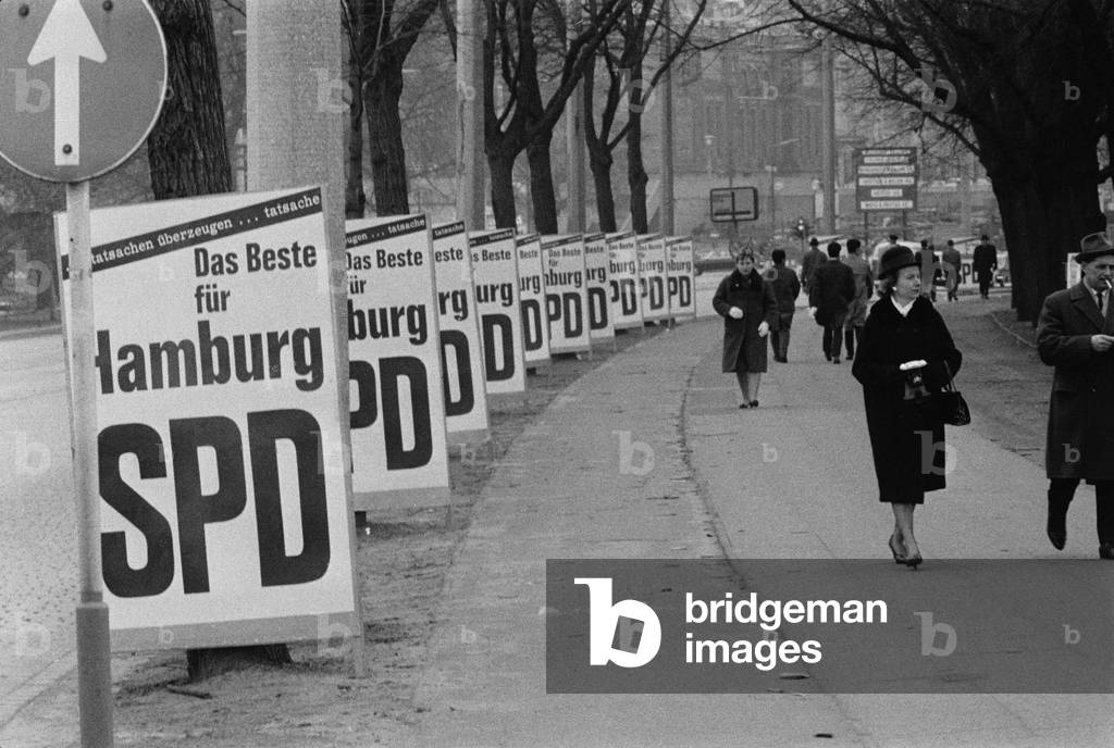 Election posters in Hamburg (b/w photo)