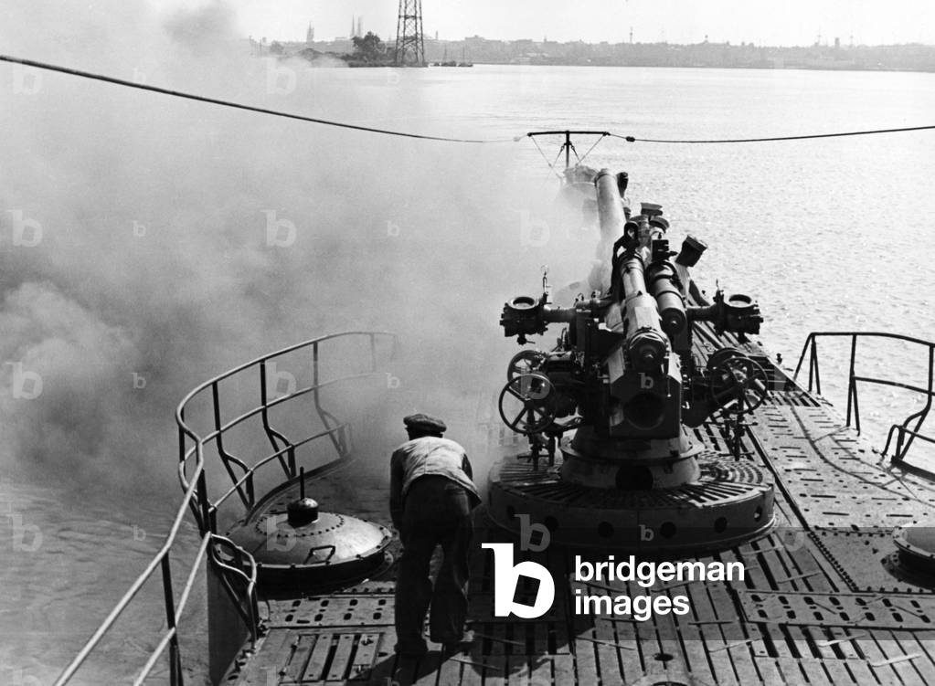 First test run of a new submarine, 1942 (b/w photo)