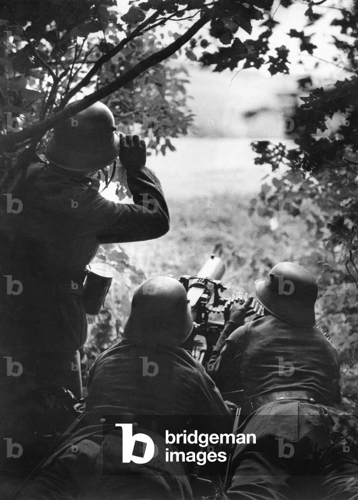 National Defense soldiers on maneuvers (b/w photo)