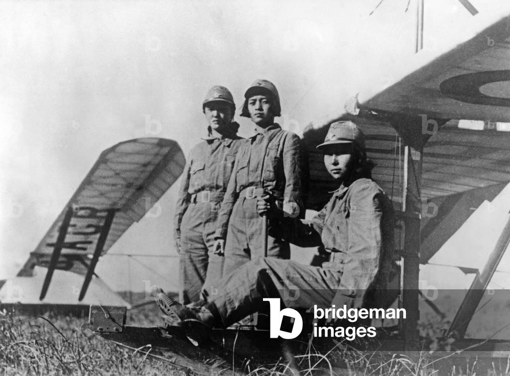 Japanese women with glider, 1937 (b/w photo)
