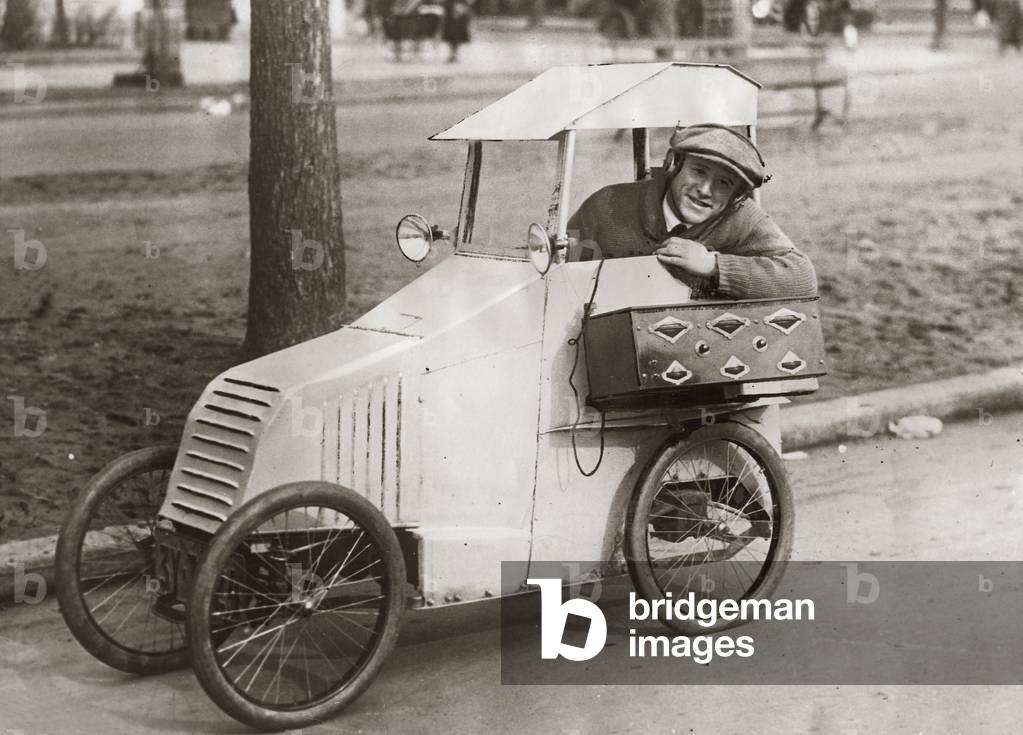 Automobile, 1927 (b/w photo)