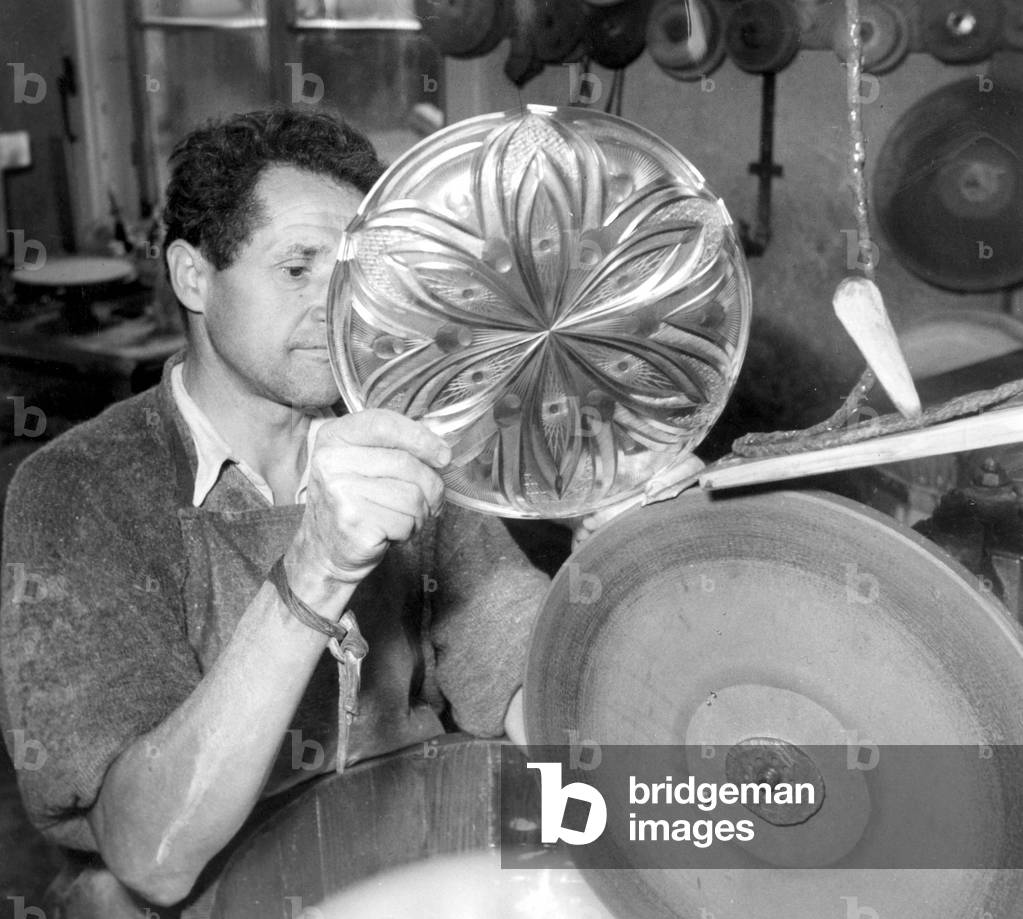 Craftsman in Neugablonz, early 1950s (b/w photo)