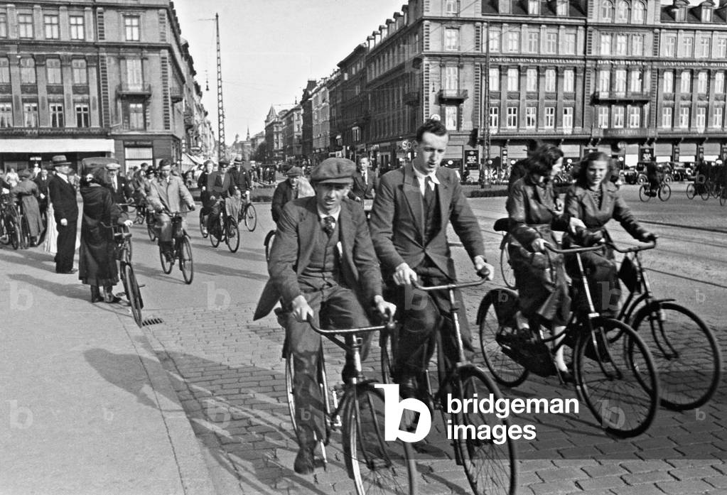 Street scene in Copenhagen, 1935 (b/w photo)