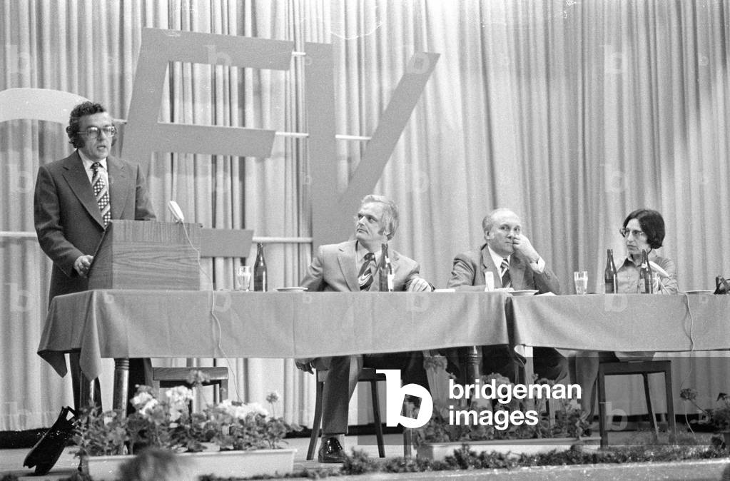 The Hessische Elternverein (Association of Parents in Hesse) in Dietzenbach, 1974 (b/w photo)