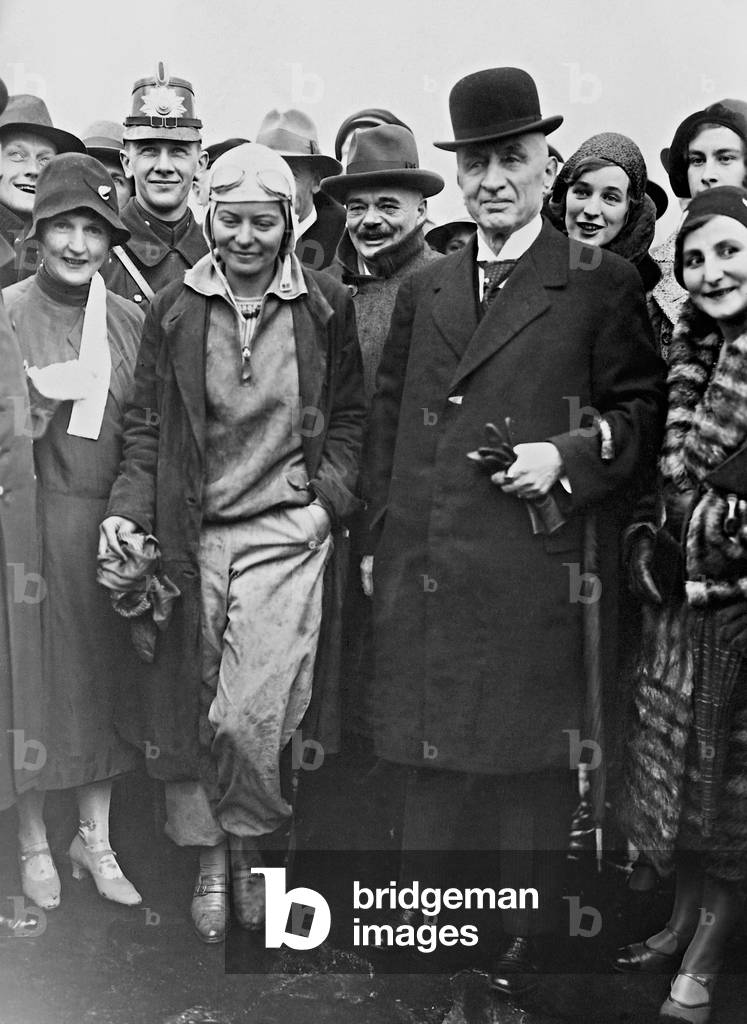 Elly Beinhorn with Theodor von Guerard, 1931 (b/w photo)