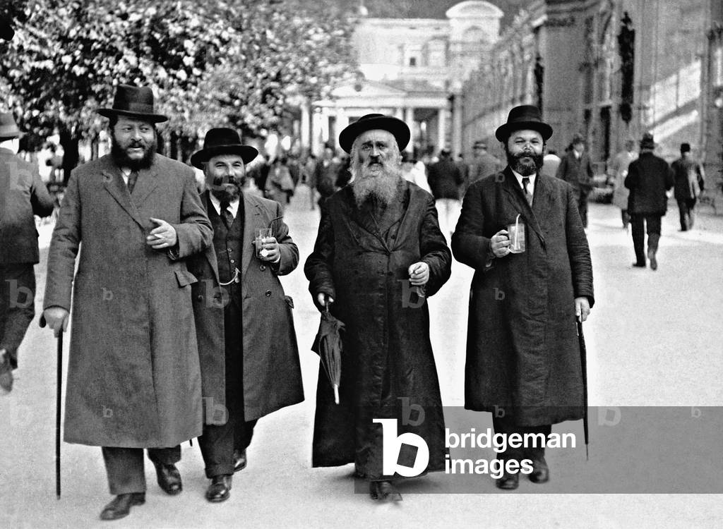 Jews in Marienbad (b/w photo)