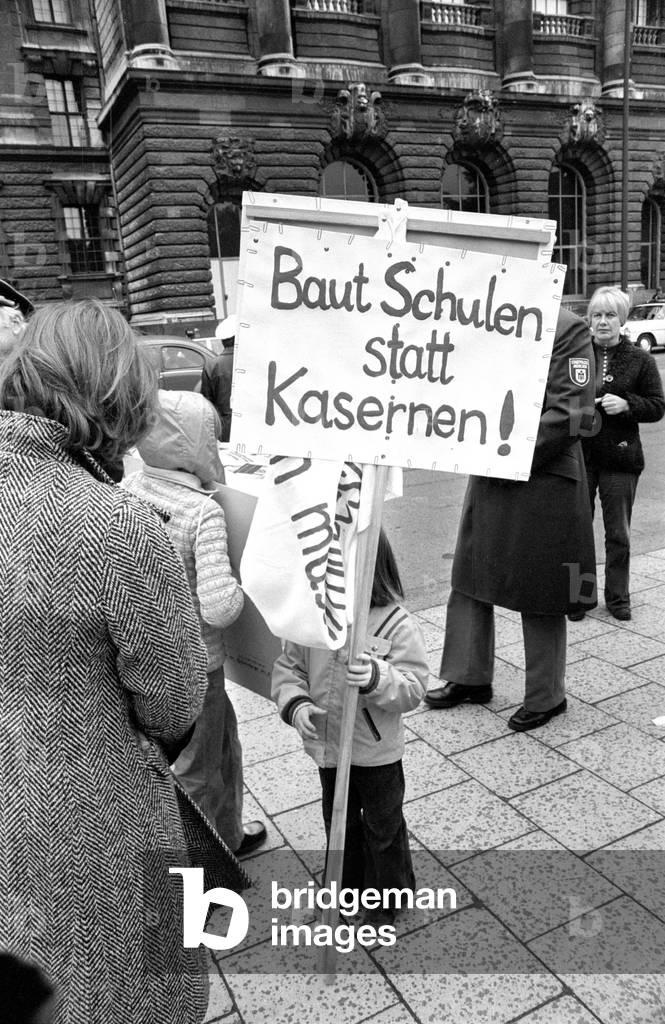 March against education crisis in Munich, 1974 (b/w photo)