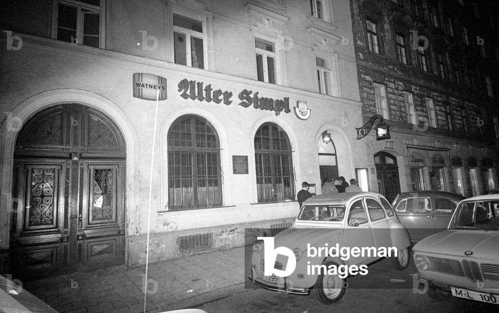 The 10th anniversary of the Alter Simpl, Munich 1970 (b/w photo)