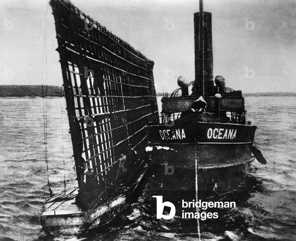 Submarine defense of a British ship in the harbor, 1917 (b/w photo)