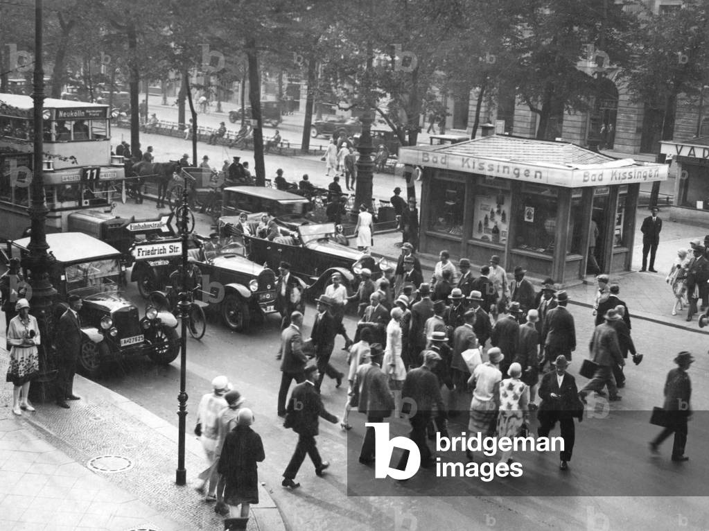 Pedestrians and car traffic on Unter den Linden in Berlin, 1929 (b/w photo)