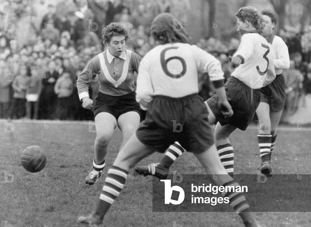 Women's football 1957 (b/w photo)