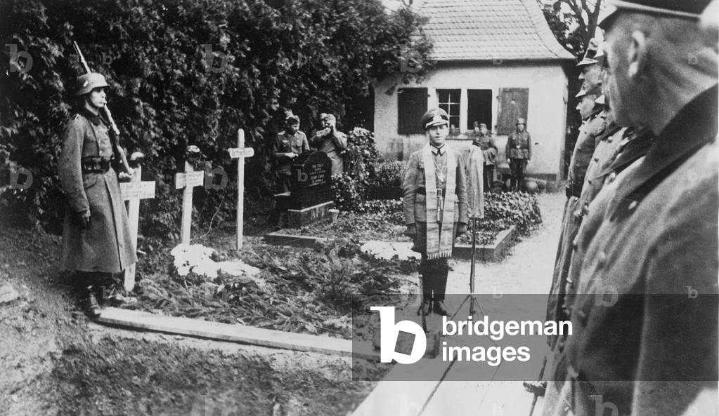 German military chaplain during a funeral, 1940 (b/w photo)