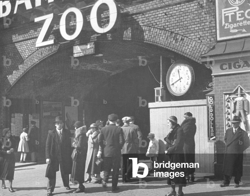 The Berlin Zoological Garden (b/w photo)