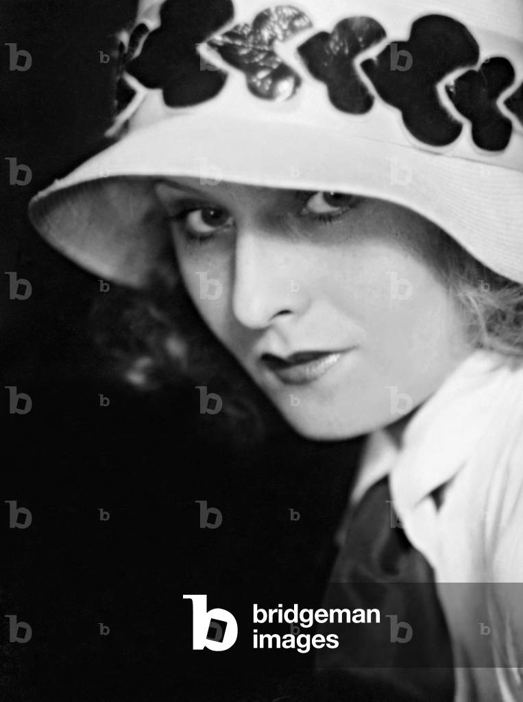 Lilian Harvey (b/w photo)