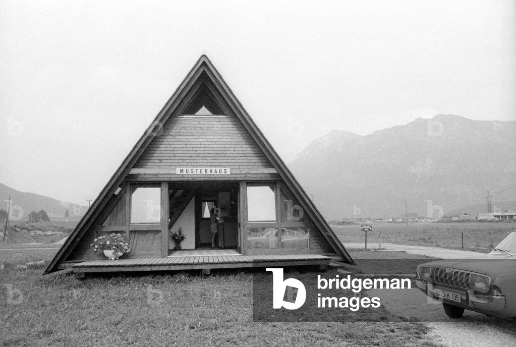 Model house in the Berchtesgadener Land, 1971 (b/w photo)