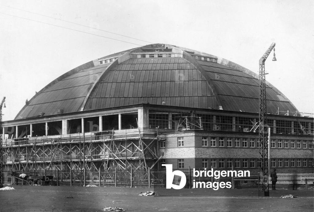The dome of the market hall in Leipzig, 1928 (b/w photo)