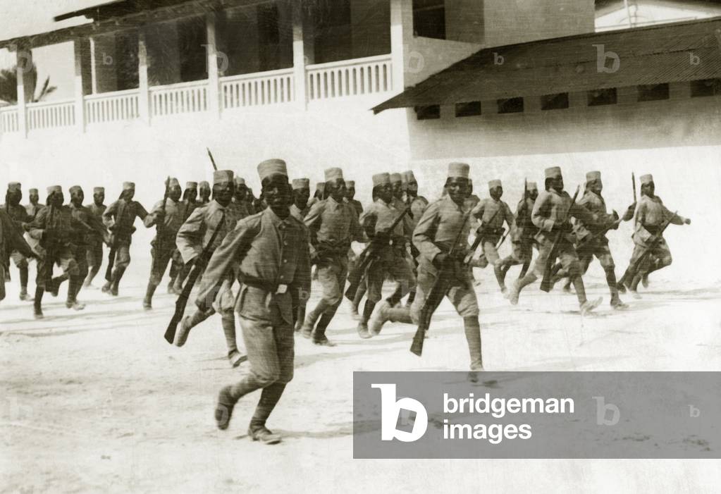 Askari soldiers of the protection force in German East Africa, 1914 (b/w photo)