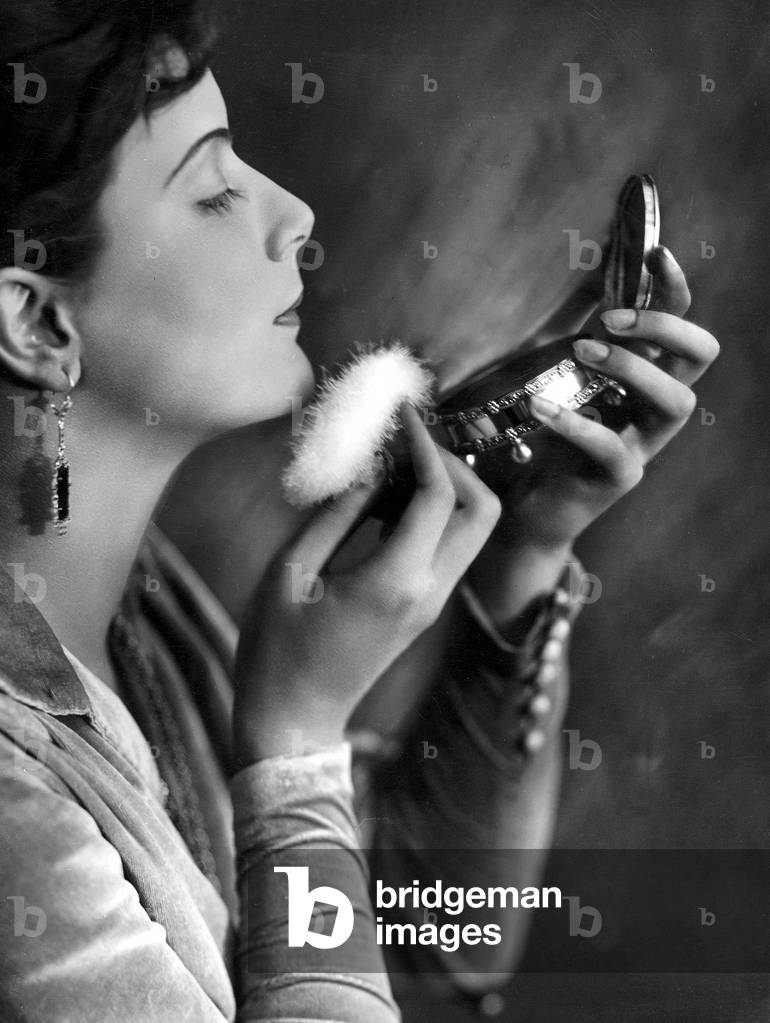 Fashion from 1929 (b/w photo)