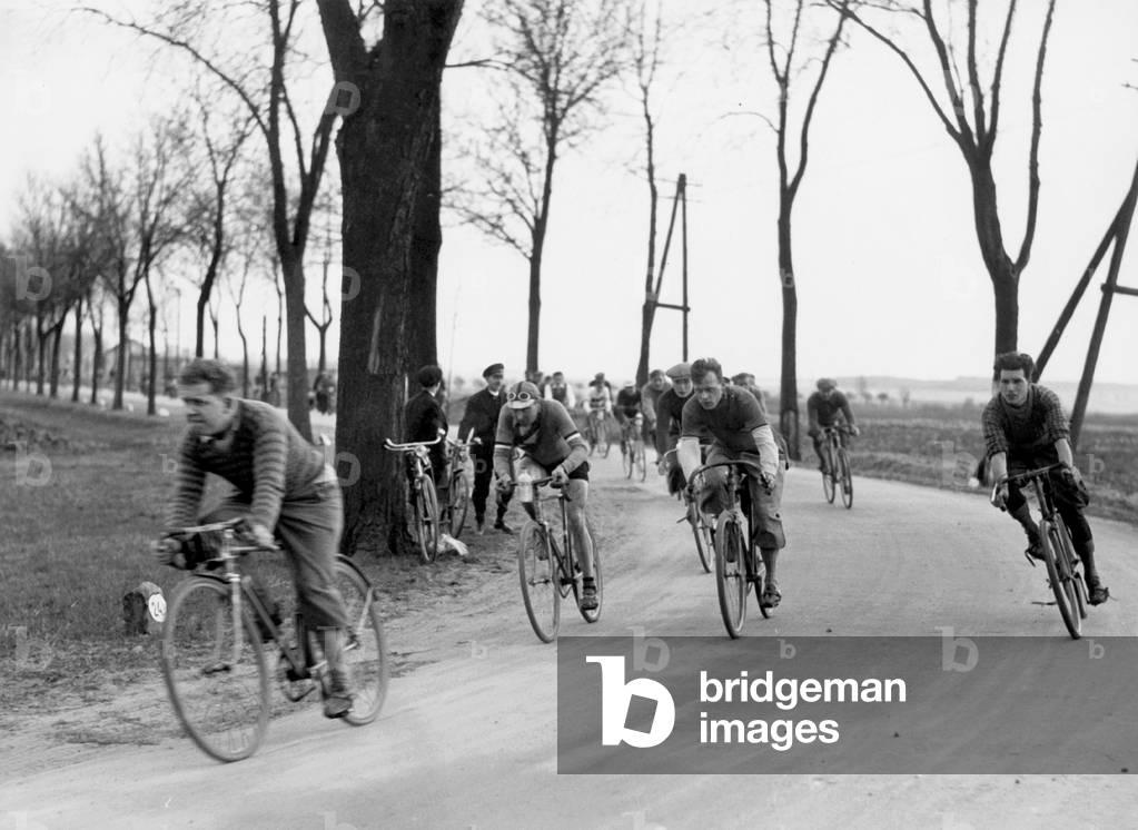 Road race, 1934 (b/w photo)