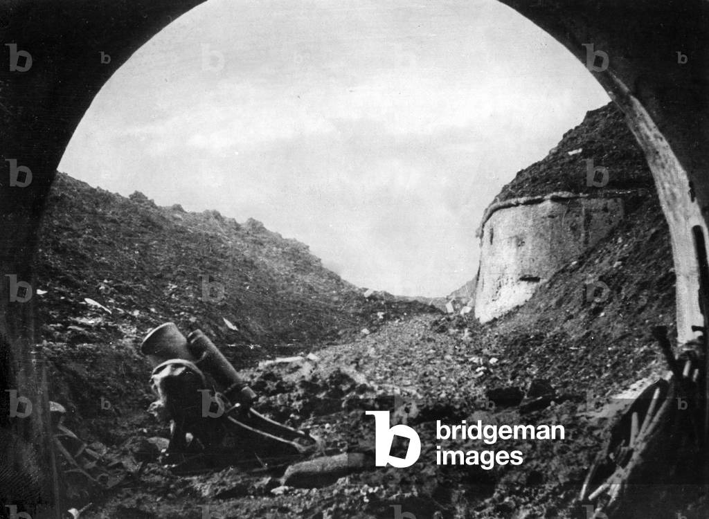 Battle of Verdun, 1916 (b/w photo)