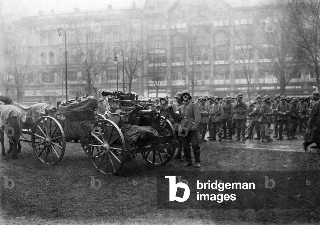 Government troops at the Doenhoffplatz in Berlin, 1919