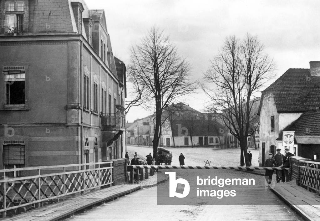 Barrier at the German-Polish border in Filehne, around the 1920s