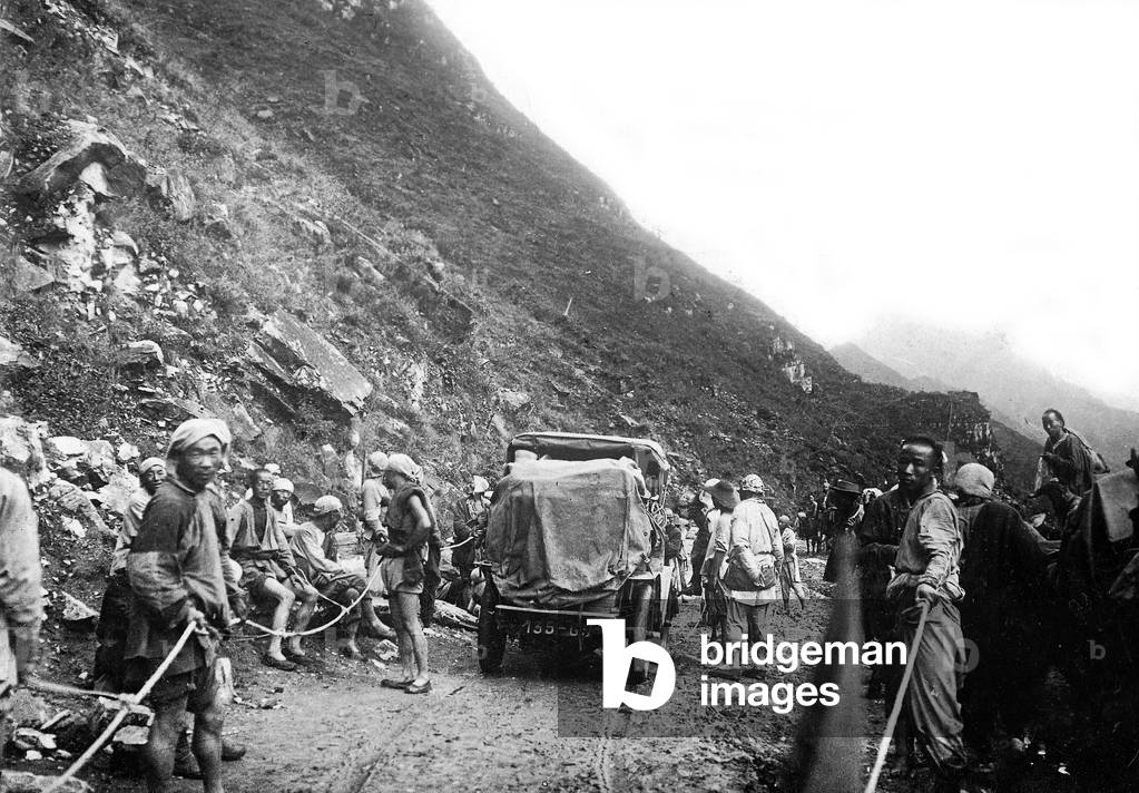 Auto sport: Driving from Peking to Paris (b/w photo)