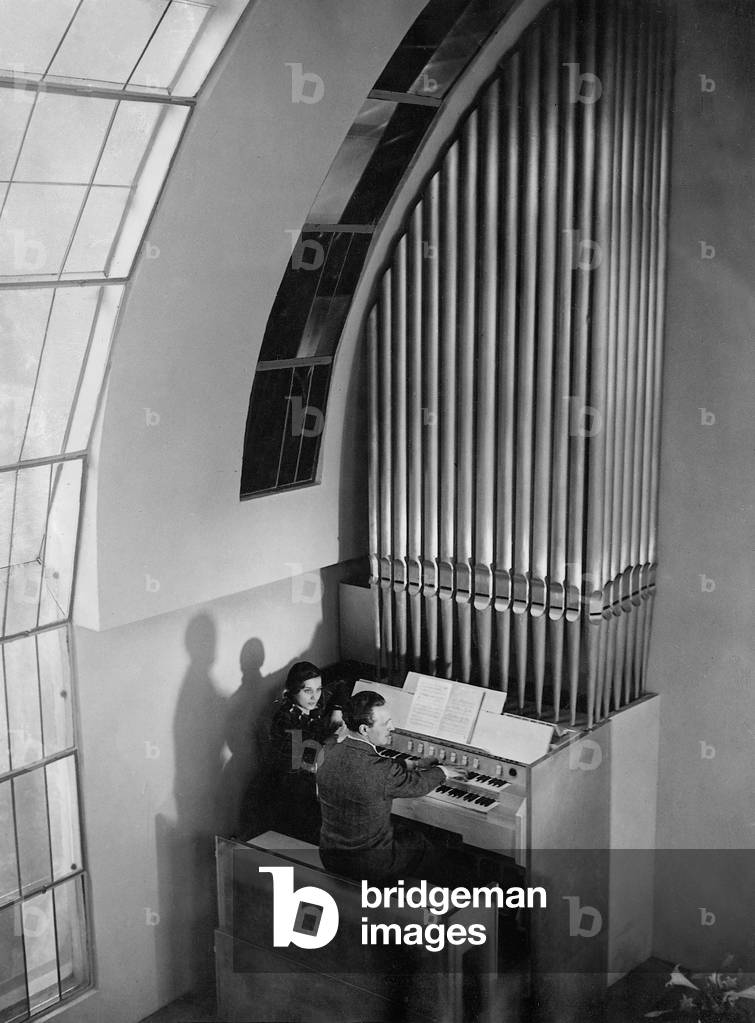 Hairdresser Antoine at his organ, 1932 (b/w photo)