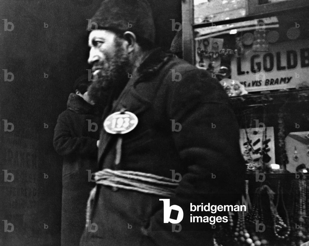 Jewish street vendor (b/w photo)
